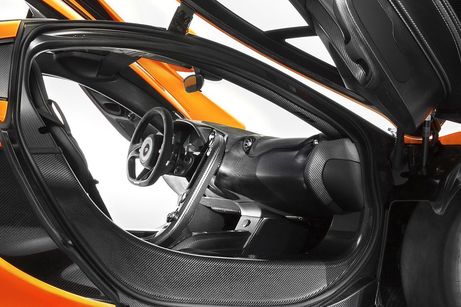 McLaren-P1-Interior-4