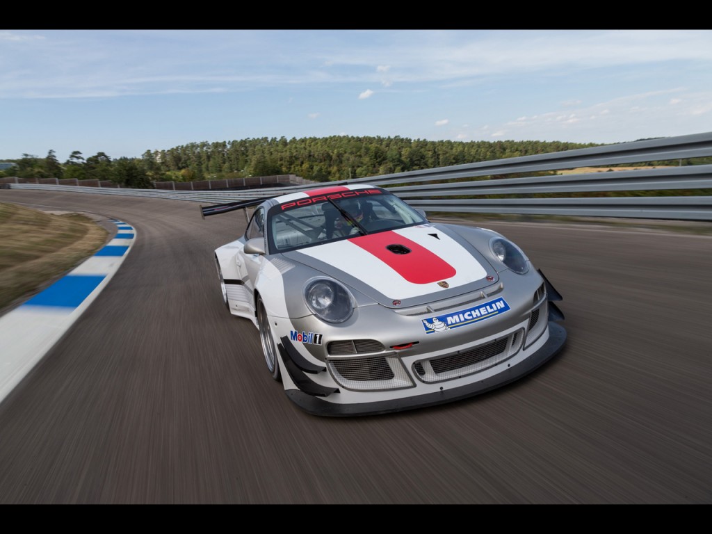 2013-Porsche-911-GT3-R-Motion-2