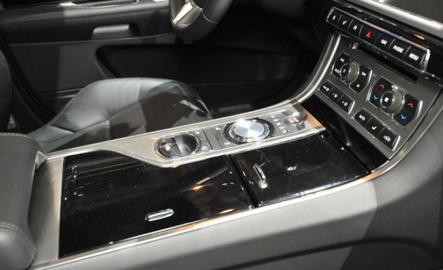 2013-Jaguar-XFR-S-Wagon-Sportbrake-Controll