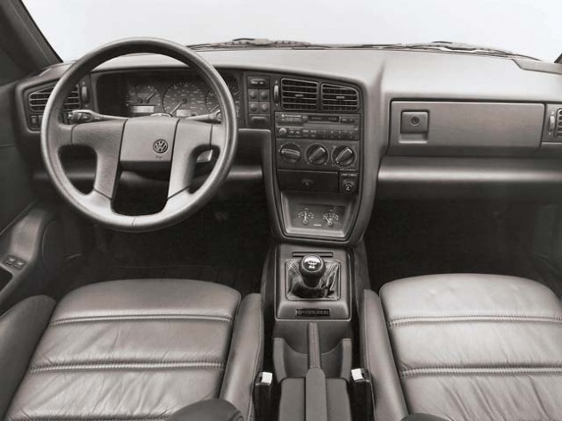 0310_08z+1992_volkswagen_corrado_slc_coupe+interior_0